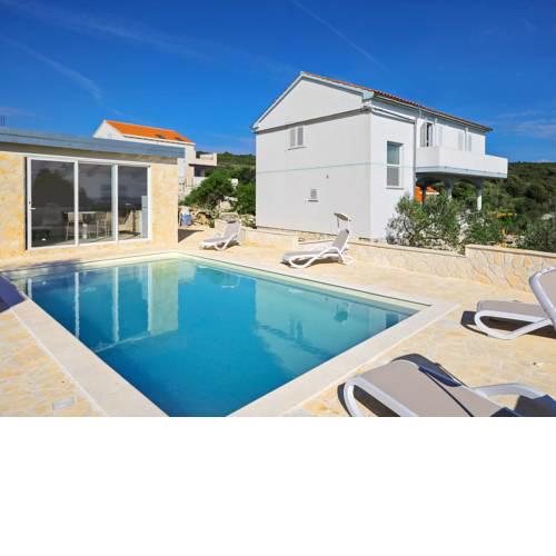 Holiday Home Emi