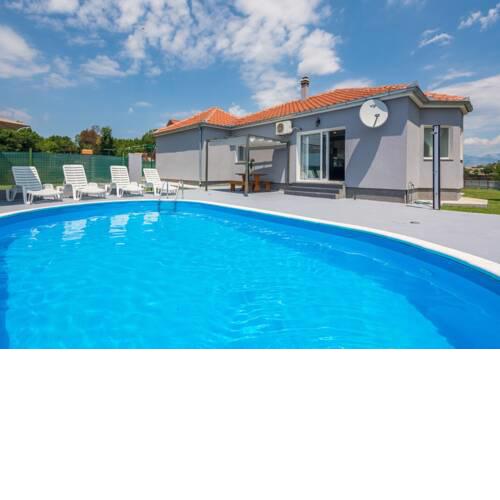 Holiday Home Flora with pool, for 6 guests