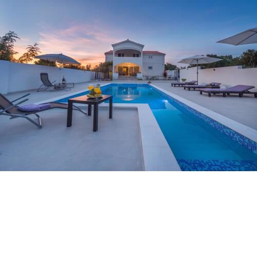 Holiday home for 8 near KRKA park