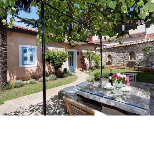 Holiday Home Haus Hibiskus (KST145)