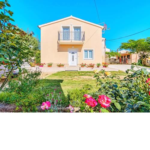 Holiday Home Haus Jasna (PUL582)