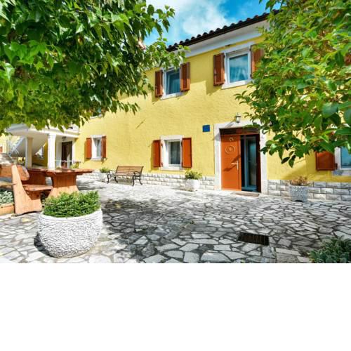 Holiday Home Haus Klarina (IPC142)