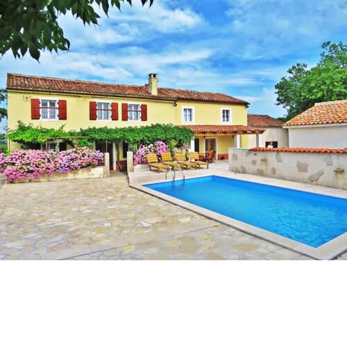Holiday Home Hortensija - LBN397