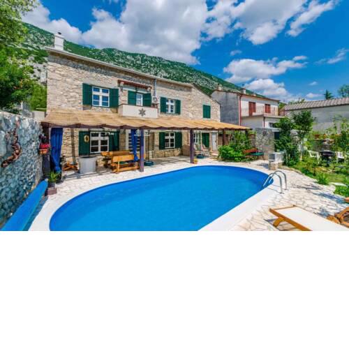 Holiday home in Drivenik 39517
