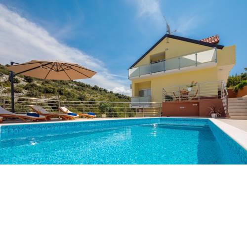 Holiday home in Dvornica 38193