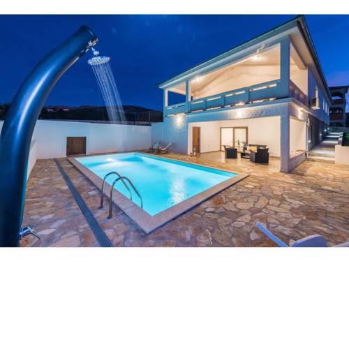 Holiday home in Jasenice 31210
