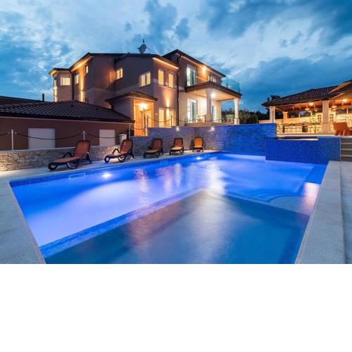 Holiday home in Valtura/Istrien 36140