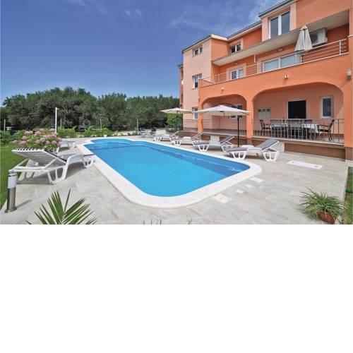 Holiday Home Kastel Luksic 02