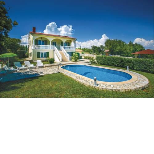 Holiday home Kavran bb II
