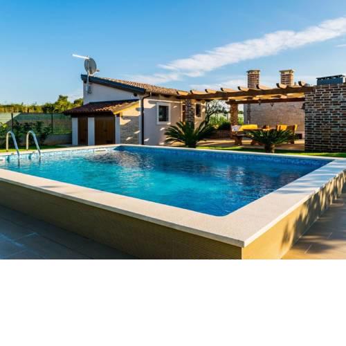 Luxurious Holiday Home in Fazana with Swimming Pool