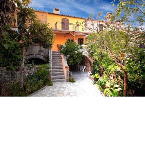 Holiday Home Kuca na Moru