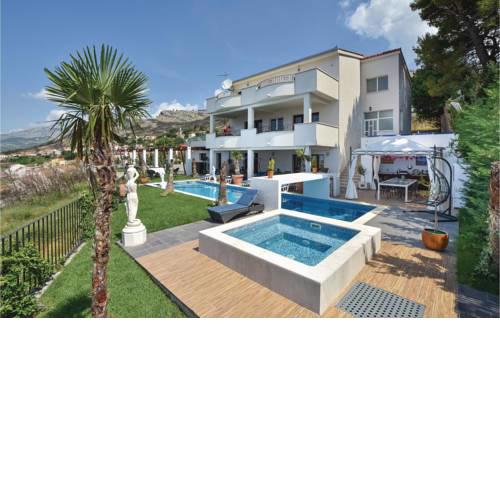 Holiday home Kucine Solin 6