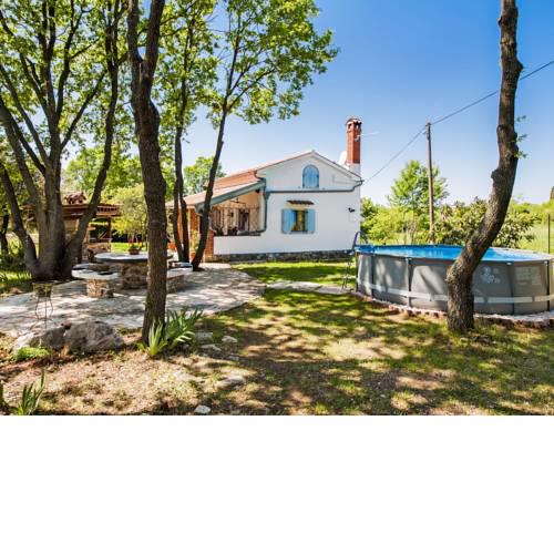 Countryside Holdiay Home in Rovinj Istria with private terrace and garden