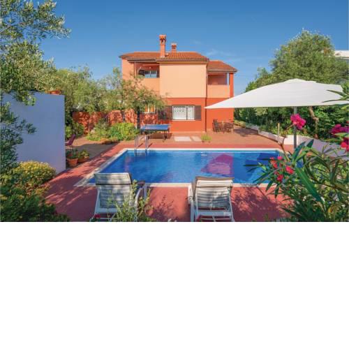 Holiday home Liznjan V
