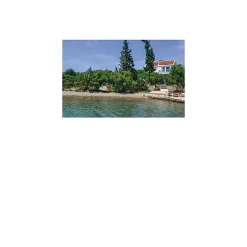 Holiday home Loviste 1