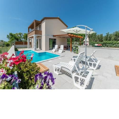 Villa "Luscinia"