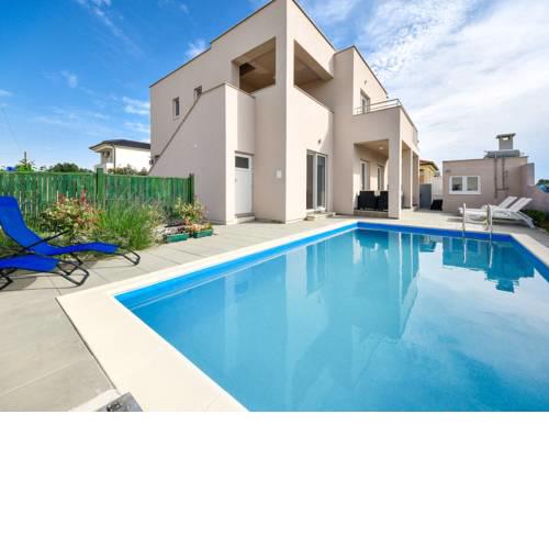 Holiday Home Luxhome