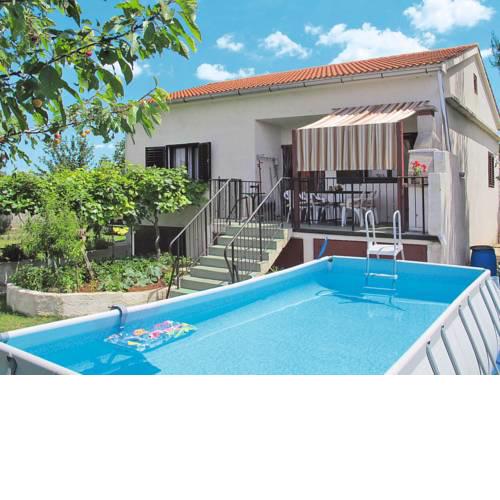 Holiday Home Majoli (ROJ304)