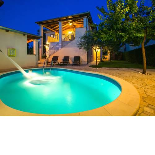 Holiday Home Villa Cera