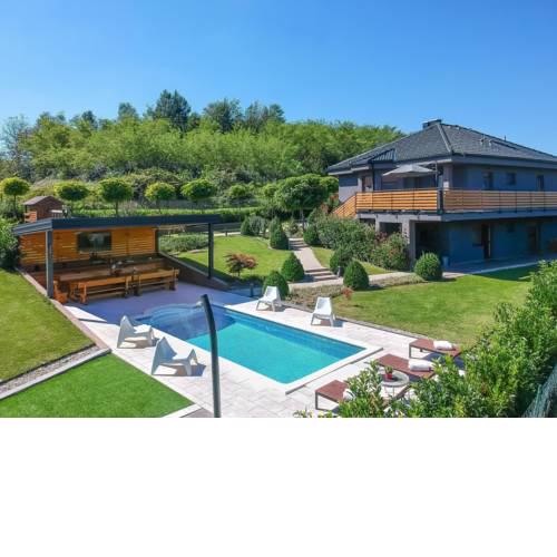 Holiday Home Mia