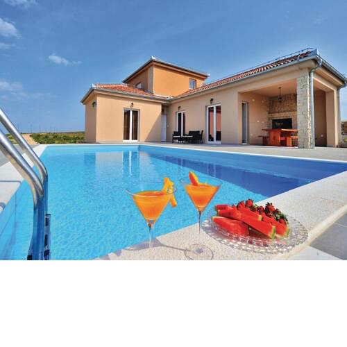 Holiday-home-Moderna