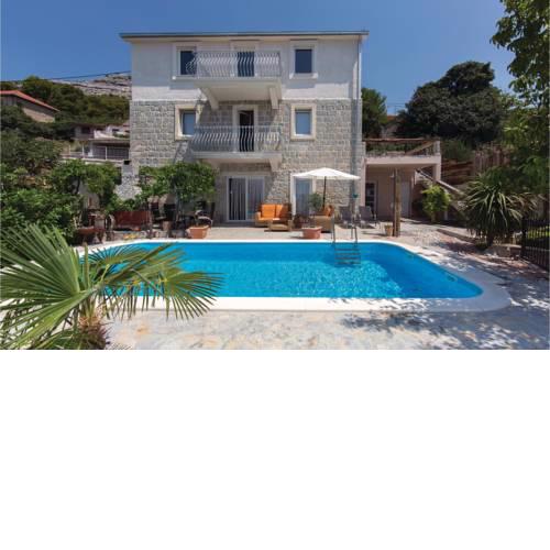 Holiday home Mravince 98 with Outdoor Swimmingpool
