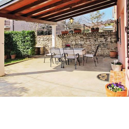 Holiday Home Natursteinhaus RIFF (PUL166)