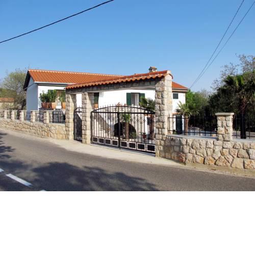 Holiday Home Nikolina (MLK455)