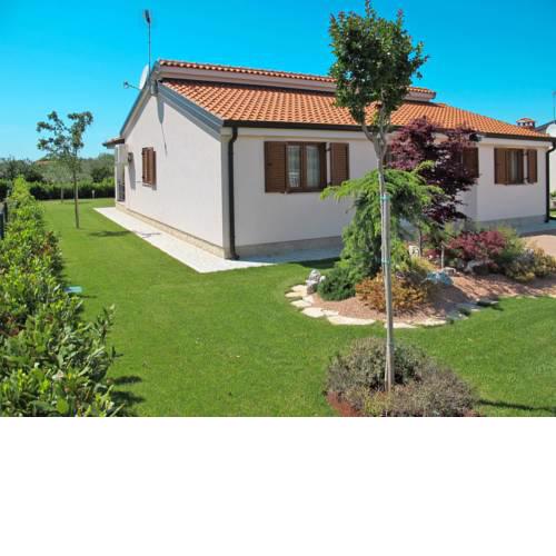 Holiday Home Nina (PRC422)