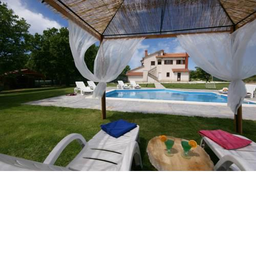 Holiday Home Oaza Višnjan - surrounded by nature