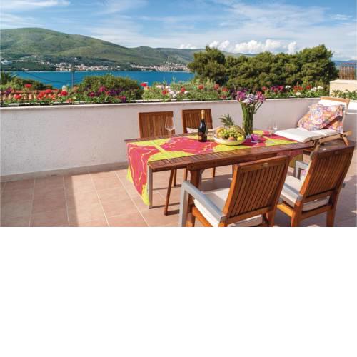 Holiday home Okrug Donji 48