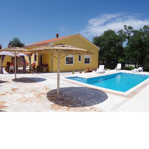 Cozy Holiday Home in Vodnjan with Private Swimming Pool