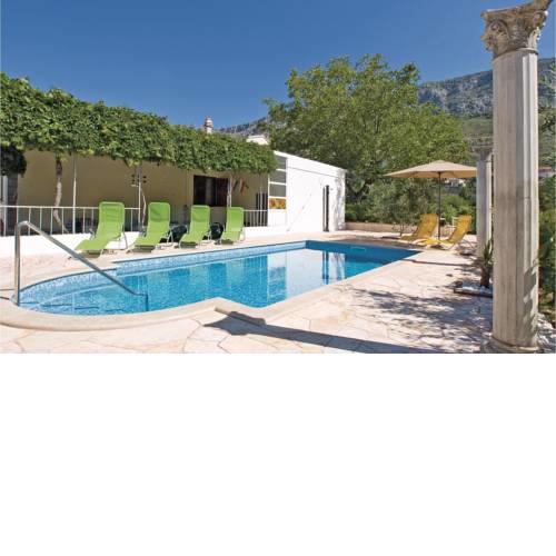 Holiday home Omiska I