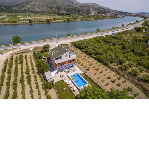 Holiday house with a swimming pool Opuzen, Neretva Delta - Usce Neretve - 8818