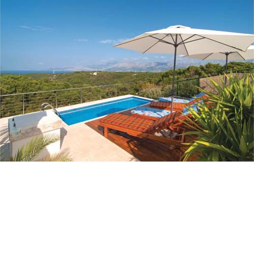 Holiday home Pucisca 96 with Outdoor Swimmingpool