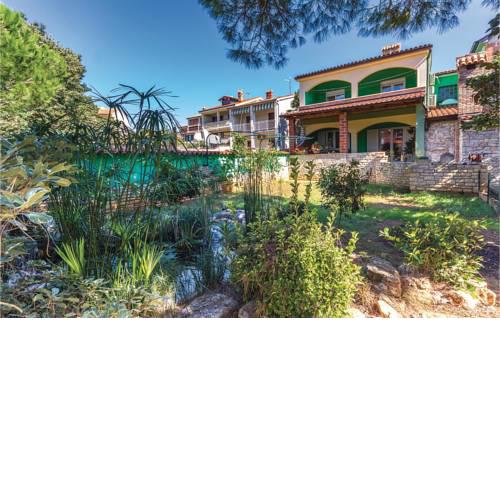 Holiday Home Pula 01