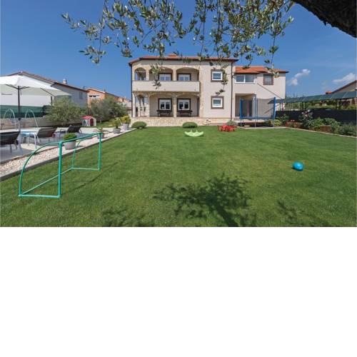 Holiday home Pula 65 with Outdoor Swimmingpool