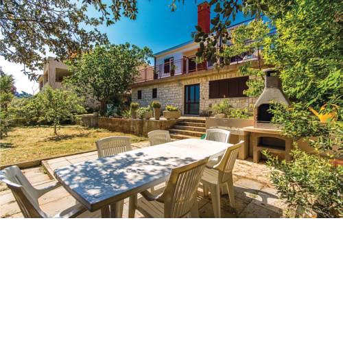 Holiday home Pula Kastanjez