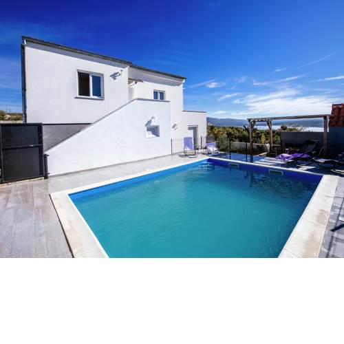 Spacious Holiday Home with Private Pool in Jasenice