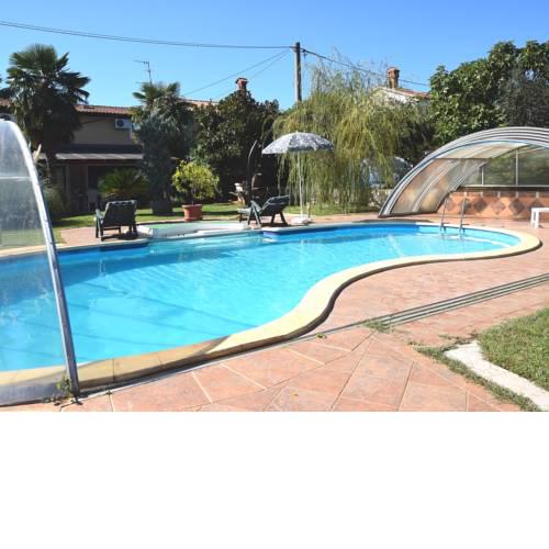 Spacious Holiday Home with Private Pool in Verteneglio