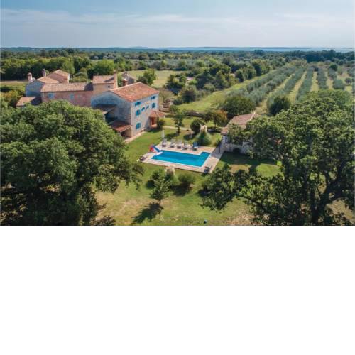 Holiday home Stancija Negrin bb Cr
