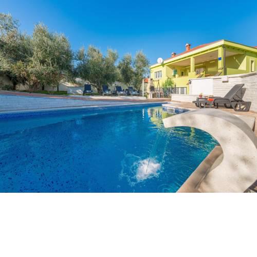 Holiday home Sukosan/Zadar Riviera 38720