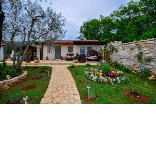 Holiday Home T