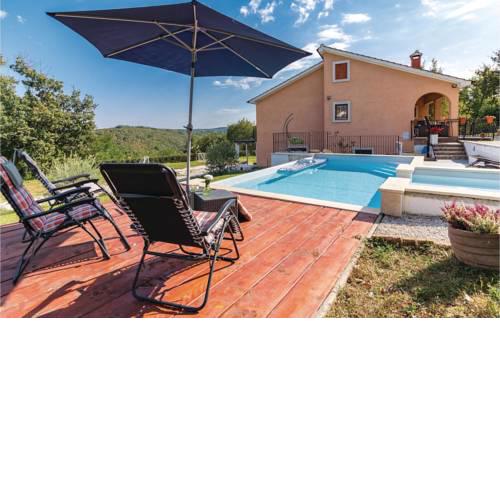Holiday home Tinjan 34 with Outdoor Swimmingpool