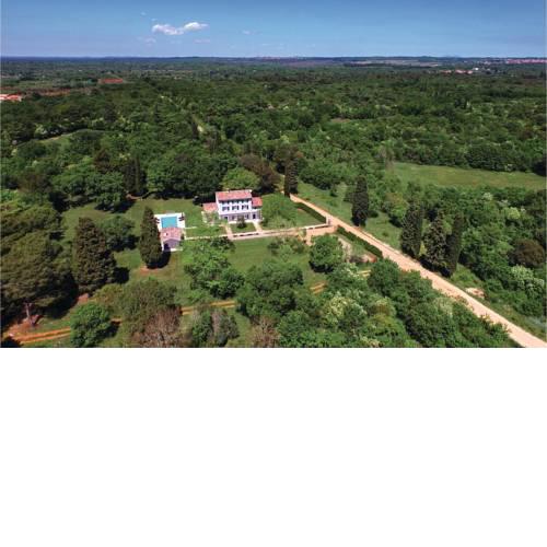 Holiday home Valbandon 2