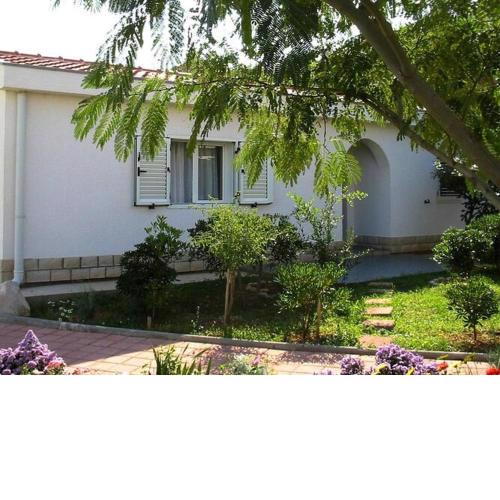 Holiday home Vanja, Pag, near the beach, small but nice!