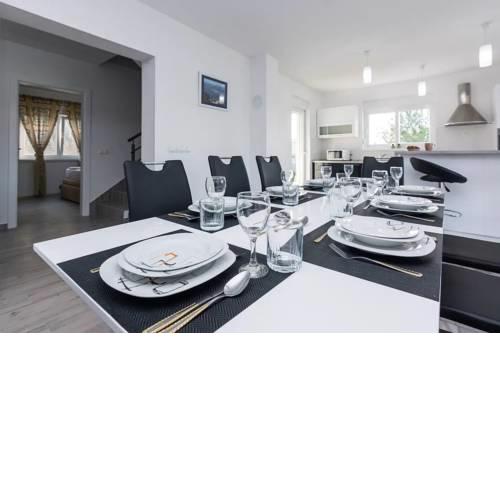 Holiday home Vesna 250 m from beach