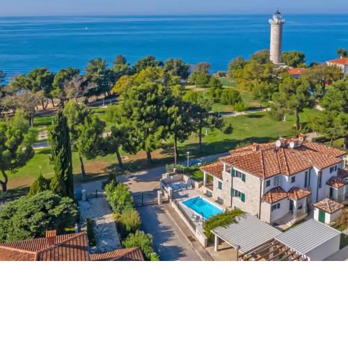Holiday Home Villa Beach Front