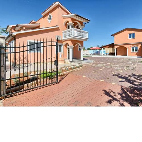 Holiday Home Villa Eldina (PUL485)