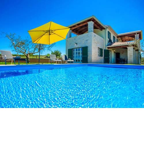 Picturesque Villa with Swimming Pool in Kastelir-Labinci